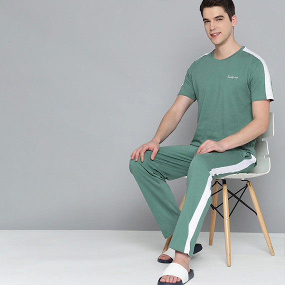 https://www.letshopz.com/products/men-green-white-side-stripes-pure-cotton-pyjama-set